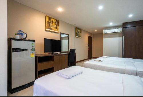 IRAQI HOTEL – Bangkok, NY
