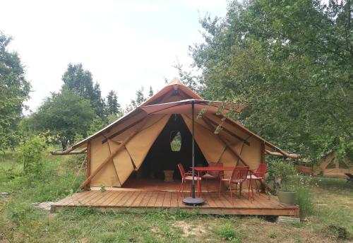 lodge Crusoé gîte à louer Esparsac