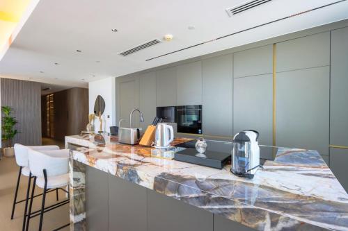 Livbnb-Upgraded 3B Maid's Room, Sea and Ain Views, Dubai (Foto 4)