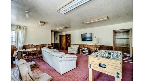 . Gorgeous Cabin with Fireplace and Barbecue in Greer, Arizona