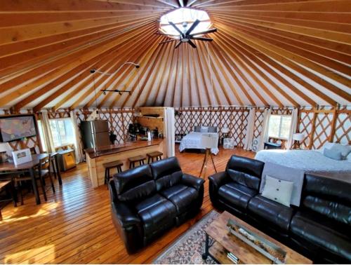 Luxurious Modern Yurt with Stargazing Dome near Pere Marquette River – Baldwin, Michigan in Branch Township (MI)