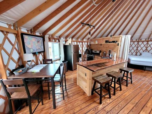 Luxurious Modern Yurt with Stargazing Dome near Pere Marquette River – Baldwin, Michigan in Branch Township (MI)