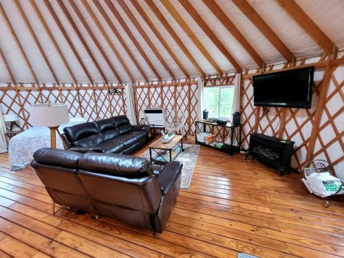 Luxurious Modern Yurt with Stargazing Dome near Pere Marquette River – Baldwin, Michigan in Branch Township (MI)