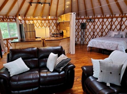 Luxurious Modern Yurt with Stargazing Dome near Pere Marquette River – Baldwin, Michigan in Branch Township (MI)