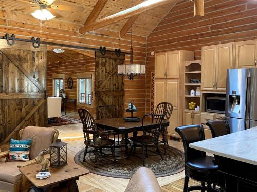 Beautiful Cabin Comfortable for Groups in Riverside, Wyoming in Saratoga (WY)