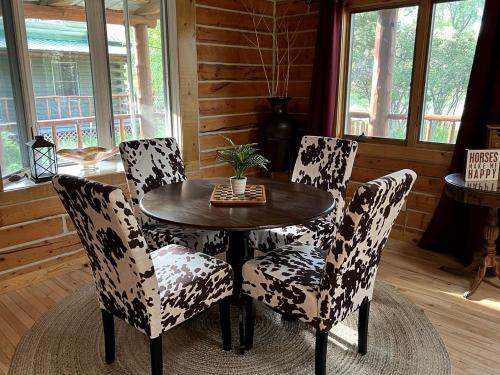 Beautiful Cabin Comfortable for Groups in Riverside, Wyoming in Saratoga (WY)