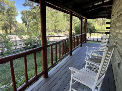 Beautiful Cabin Comfortable for Groups in Riverside, Wyoming in Saratoga (WY)
