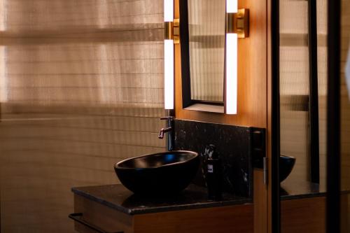 Single Room with Double Bed image 7