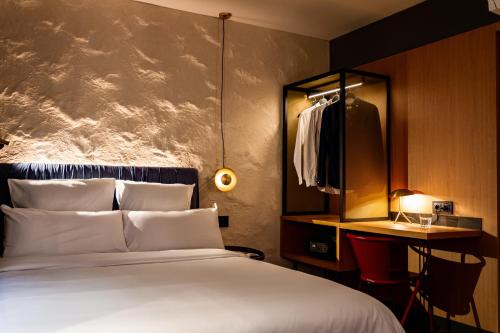 Economy Double Room image 8