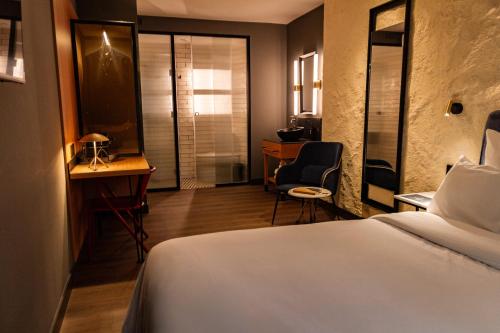 Superior Double Room image 4