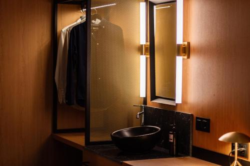 Standard Double Room image 5