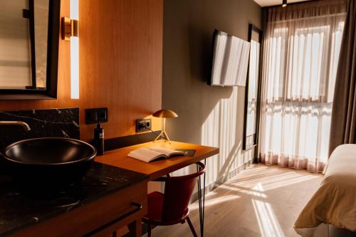 Standard Double Room image 1