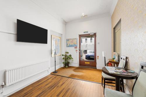 Imperial Plymouth - image 9