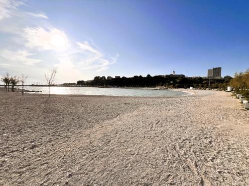 Beachside Apartment with Parking - Tap to explore photos