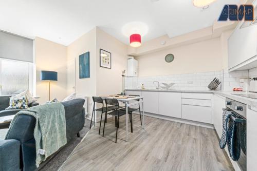 2 Bed Flat Sleeps 4 With Parking in Fife in Buckhaven