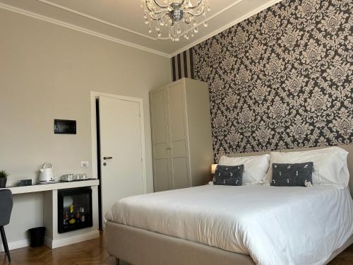 1 queen bed, 1 double bed