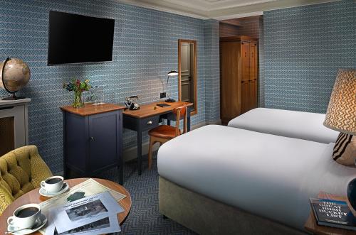 Deluxe Twin Room image 1