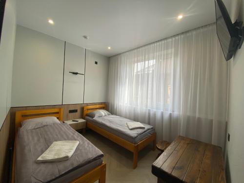 2 twin beds