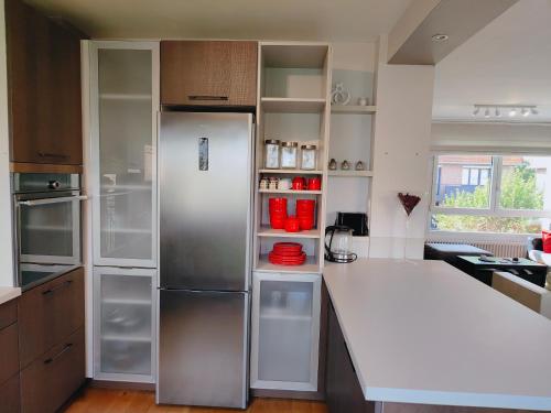 Maison spacieuse 8 pers avec jardin aux portes de Lille in Saint-Andre-lez-Lille