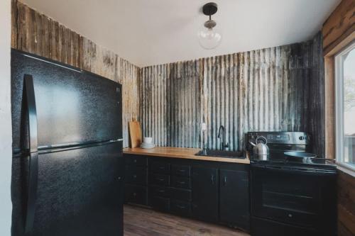 Secluded rustic 2-bedroom cabin on private land