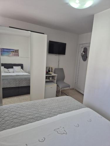 Room near the center, Split (photo 7)
