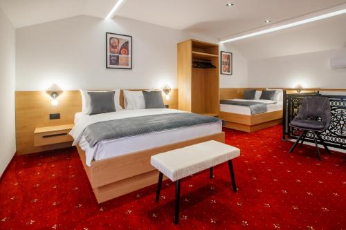 Royal Crown Apartments in Gat