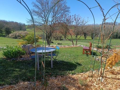 Skats, Une escale gourmande- Suite avec terrasse & dîner maison possible (Une escale gourmande- Suite avec terrasse & diner maison possible) in Eyzerac
