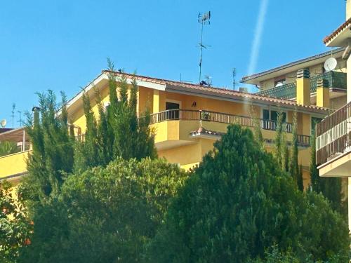 GRANDE APPARTAMENTO su DUE LIVELLI con TERRAZZA, Roma (foto 4)