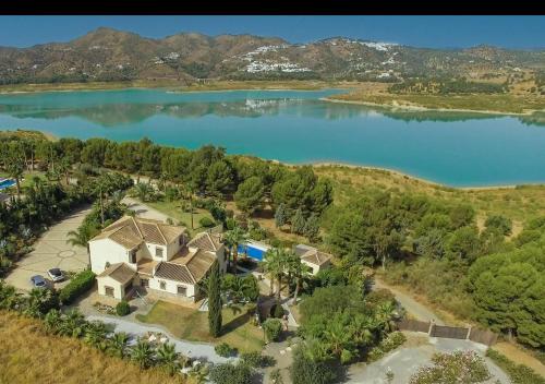 Exclusive Lakeside Villa with Private Pool & Total Privacy