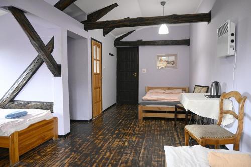 1 double bed, 3 twin beds