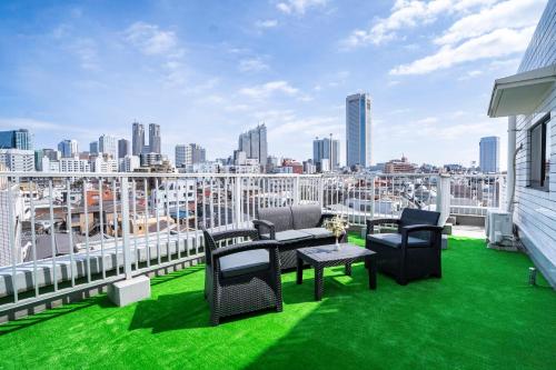 6th floor 602 with elevator, 700 meters walk from Nishi-Shinjuku Gochome 4 minutes to Shinjuku, 75 square meters plus 30 square meters of large balcony, Tokio