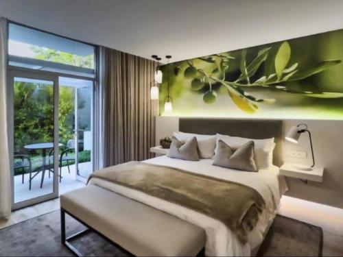 Suite with Garden View image 7