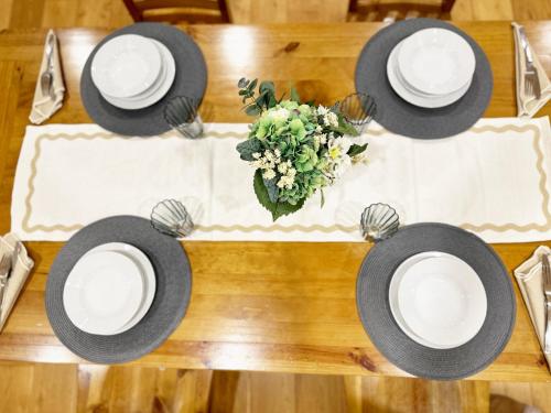 Food and beverages, 89B - Your Dream Stay Business or Travel Mornings with coffee in Bentleigh in South East