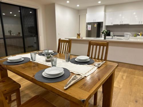 Facilities, 89B - Your Dream Stay Business or Travel Mornings with coffee in Bentleigh in South East