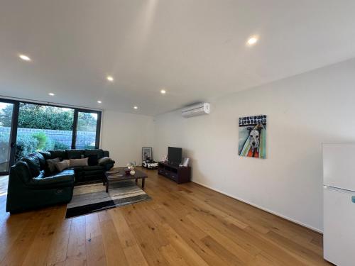 Facilities, 89B - Your Dream Stay Business or Travel Mornings with coffee in Bentleigh in South East