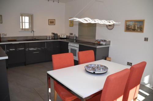 Luxury Old Stone Cottage, Beautifully Presented in 柯比穆爾賽德