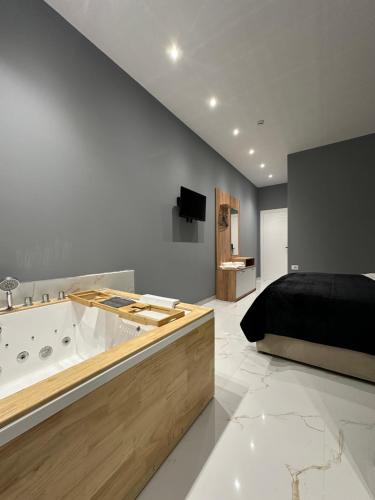 Luxury Hotel By Gjyshi in รินาส