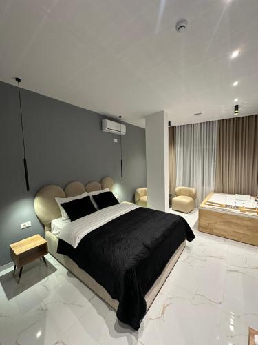 Luxury Hotel By Gjyshi in รินาส