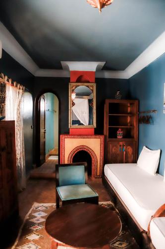 room detail thumbnail 1