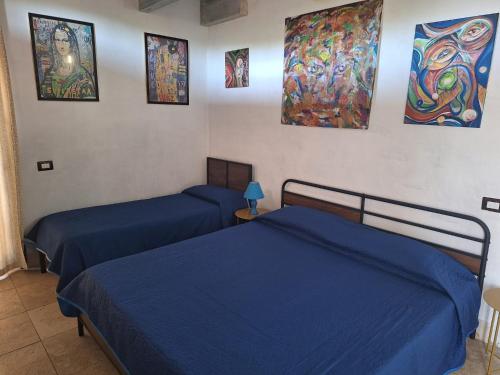 2 bedrooms, 3 beds