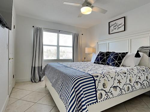 Waves 17 1 Bedroom Sleeps 4 Pool View Heated Pool BBQ WiFi - image 4