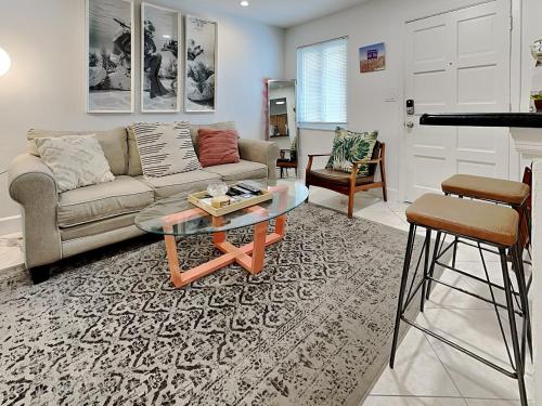 Waves 17 1 Bedroom Sleeps 4 Pool View Heated Pool BBQ WiFi - image 7