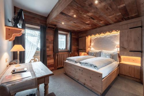 Double or Twin Room with Balcony
