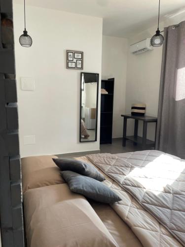 1 queen bed, 1 twin bed