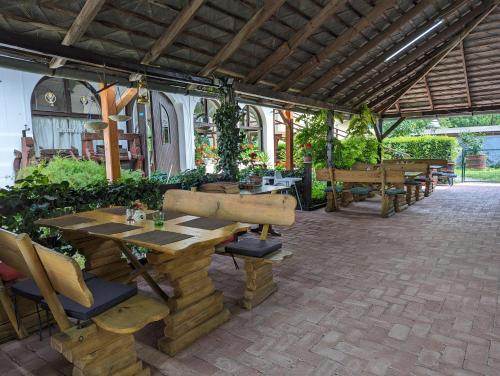 Restaurante, Margaréta Étterem és Vendéghàz Gasthaus (Margareta Etterem es Vendeghaz Gasthaus) in Balatonlelle