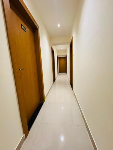 Lobby, Hotel Cliff Garden in Chembur
