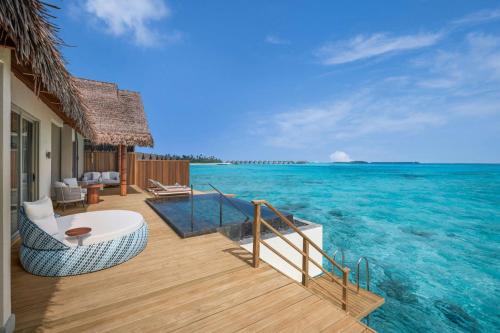 One-Bedroom Villa with King and Sofa Bed image 2