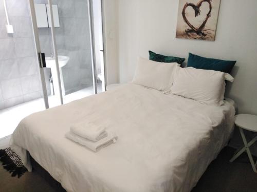 The Host in 皮勒斯