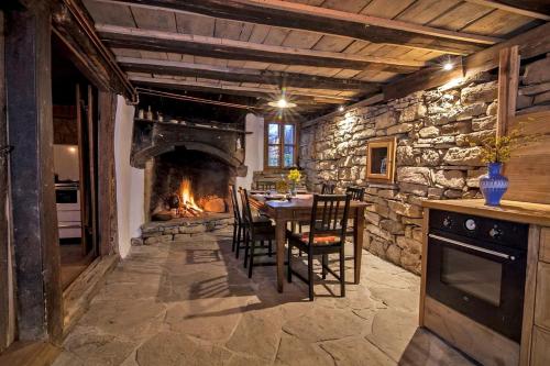 Incredible Cabin Getaway with Indoor and Outdoor Fireplaces in Selishte, Bulgaria in Kravenika