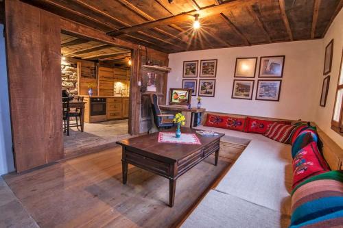Incredible Cabin Getaway with Indoor and Outdoor Fireplaces in Selishte, Bulgaria in Kravenika